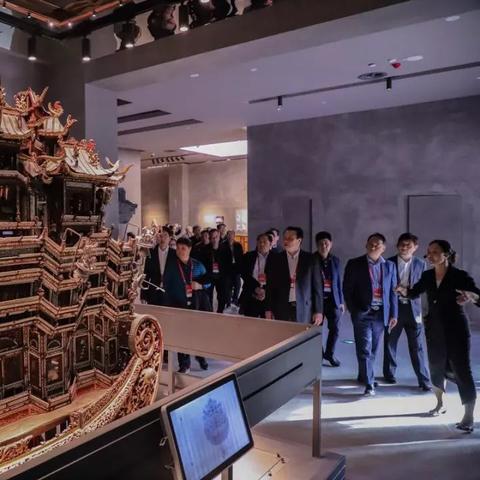 在绳索战斗英雄游戏中体验无与伦比的动作冒险，成为城市中最强大的超级英雄！